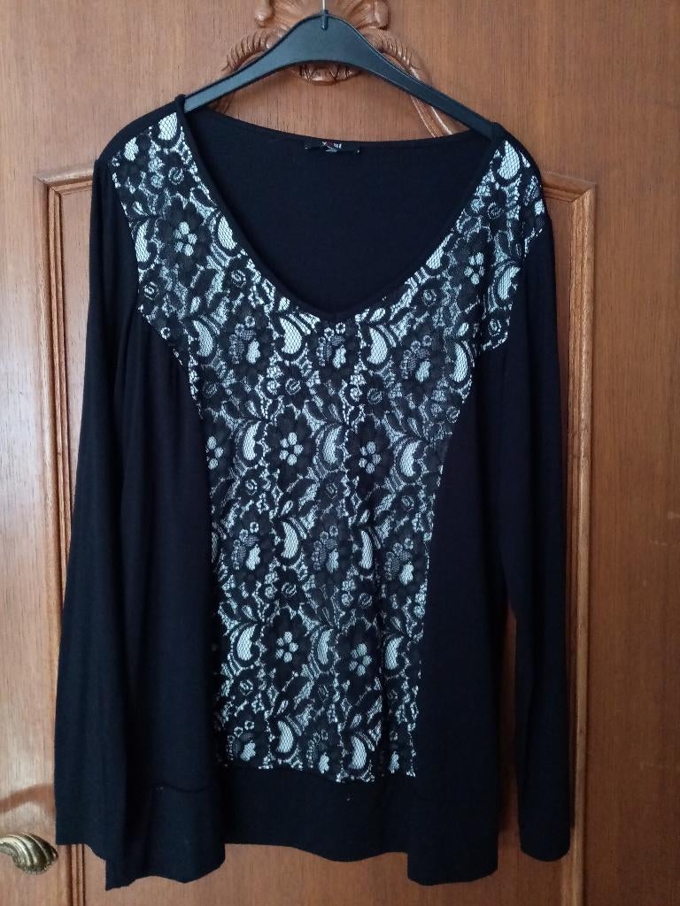 T-shirt noir à manches longues et dentelle, Enlèvement, Porté, Noir, Manches longues