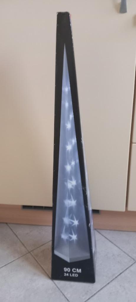 2 led lampen in de vorm van een piramide, Overige materialen, Ophalen of Verzenden, Zo goed als nieuw, Minder dan 100 cm