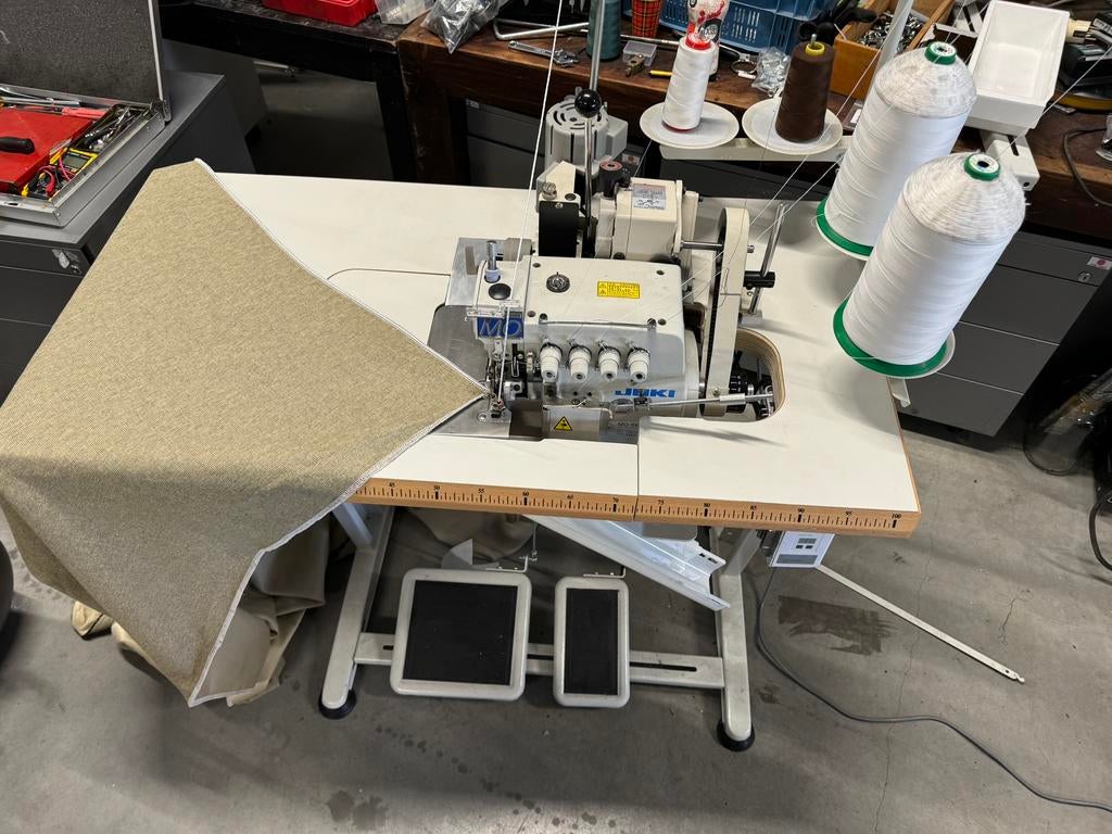 Industriële lockmachine overlock juki puller lood veter voet, Hobby en Vrije tijd, Naaimachines en Toebehoren, Overige merken