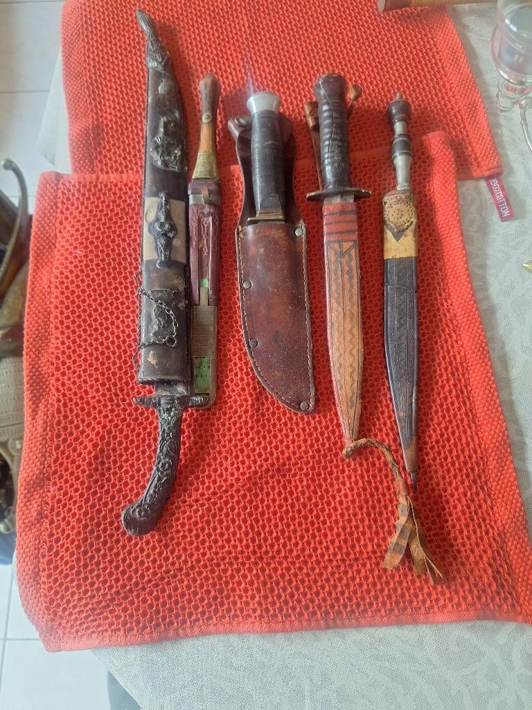 Couteau differents pays, Collections, Enlèvement