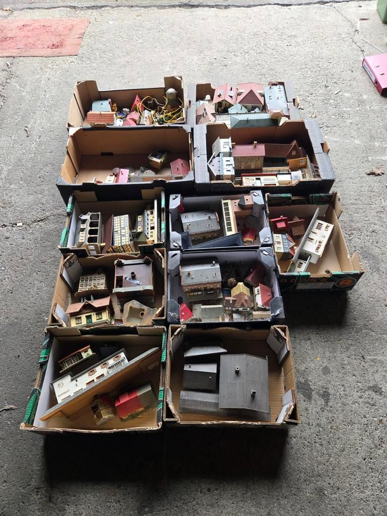 Grote partij faller stations gebouwen huizen voor treinbaan, Ophalen