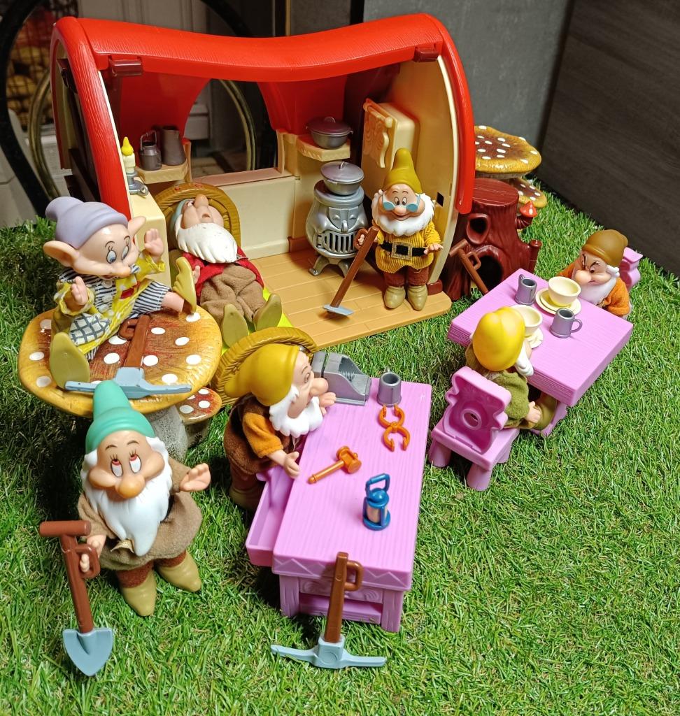 Sneeuwwitje en de zeven dwergen te koop., Ophalen of Verzenden, Gebruikt, Poppenhuis