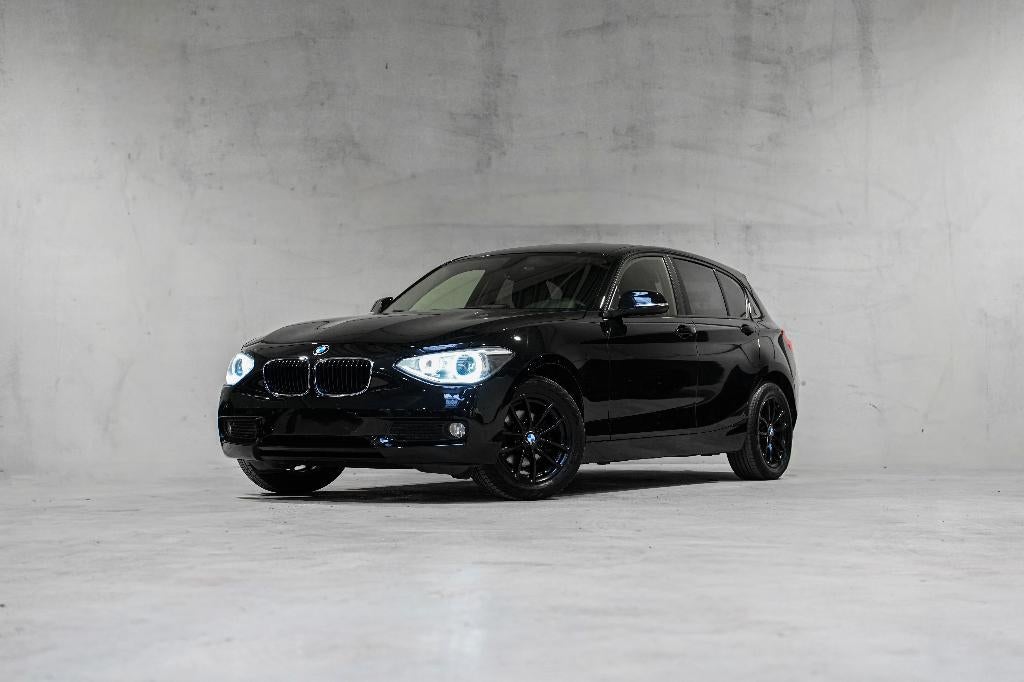 BMW 118D FULL BLACK | GPS | SIEGE CHAUFFANT | LED, Auto's, BMW, Bedrijf, Te koop, 1 Reeks, Bluetooth, Diesel, Euro 5, Berline