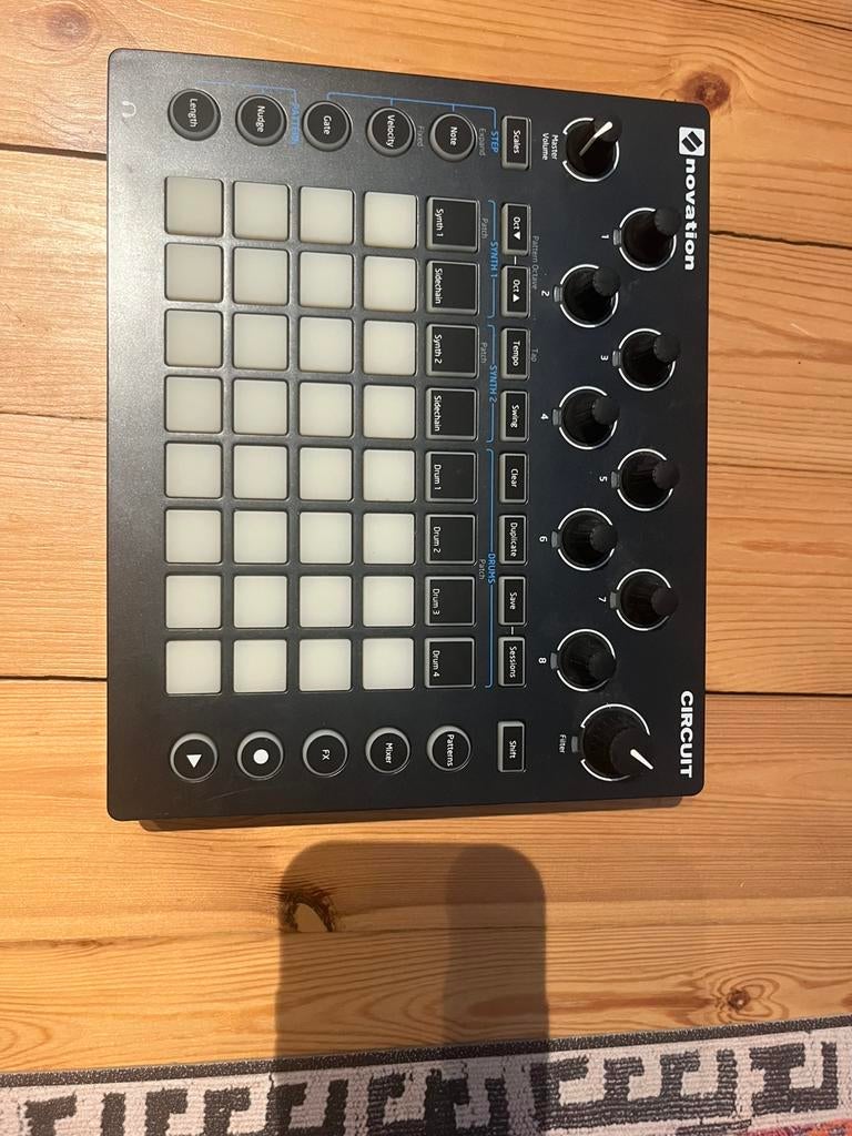 Novation circuit, Muziek en Instrumenten, Ophalen, Zo goed als nieuw