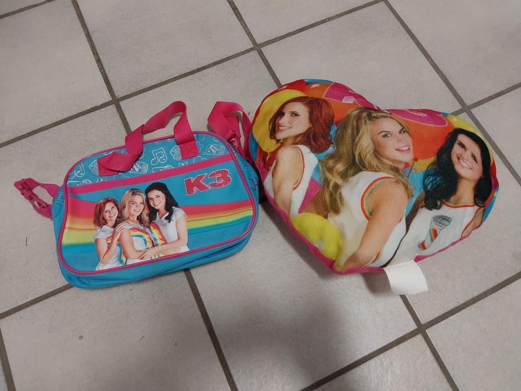 Tasje, metalen koffertje en kussen K3, Kinderen en Baby's, Kindermode-accessoires, Ophalen