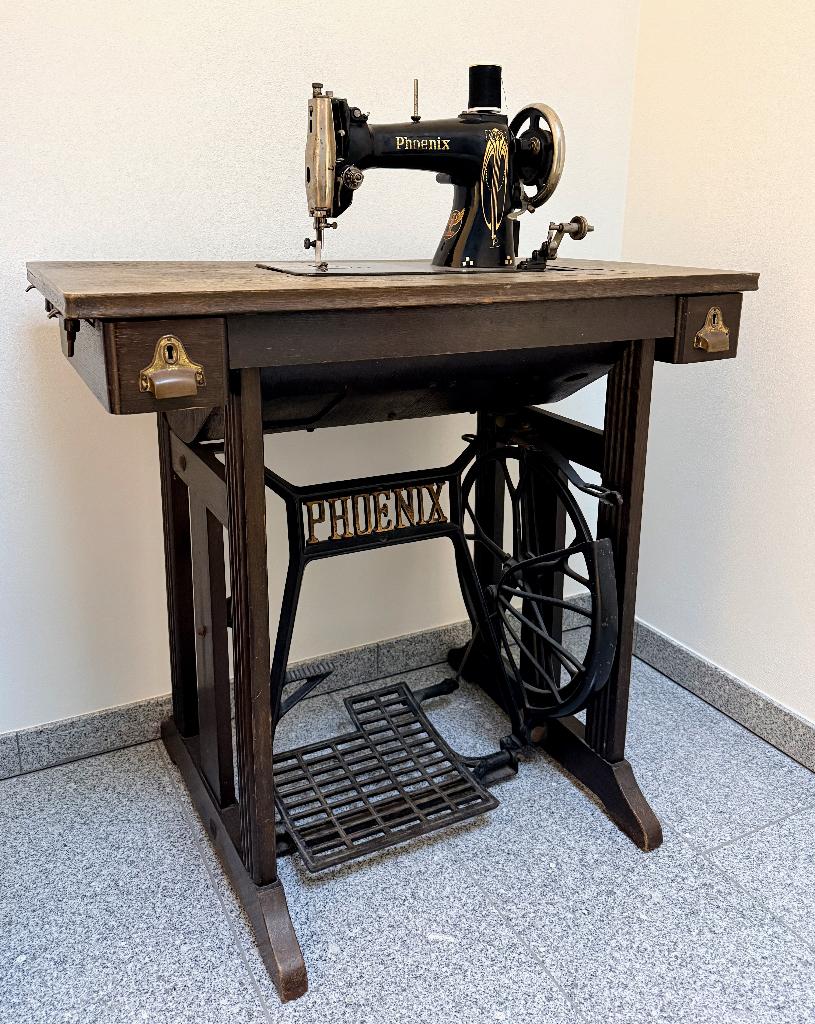 Phoenix naaimachine inklapbaar met originele toebehoren, Antiek en Kunst, Ophalen
