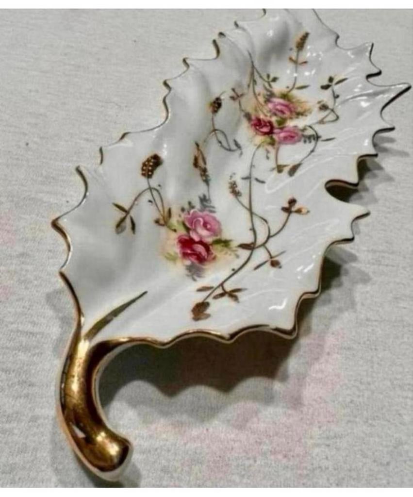 Vaisselle en porcelaine feuille avec du Japon garnies d'or, Enlèvement ou Envoi