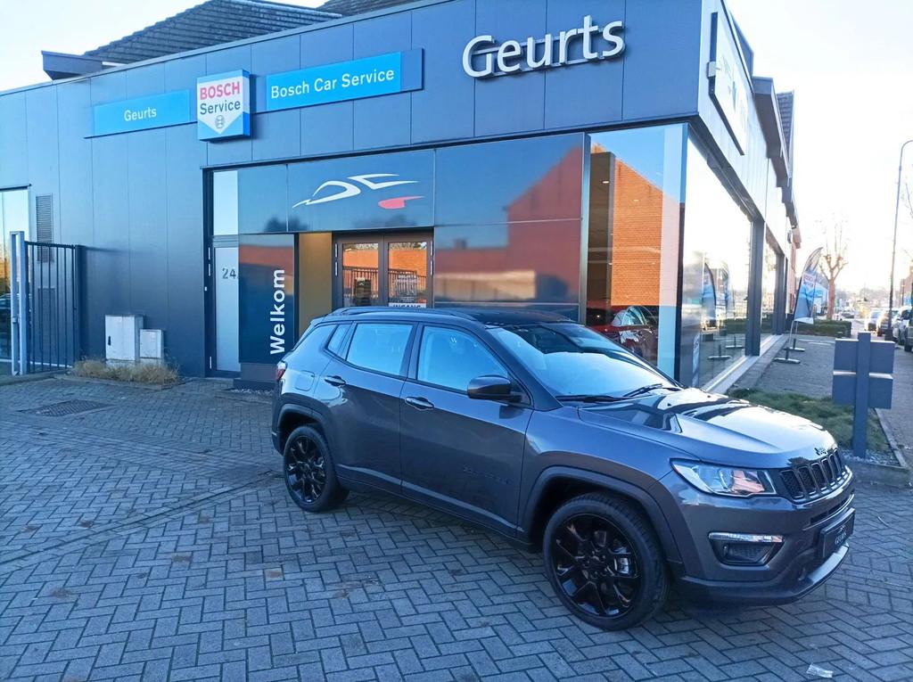 Jeep Compass Compass 1.3 Turbo 4x2 Blackstar (bj 2021), Auto's, Gebruikt, 4 cilinders, Compass, 5 deurs
