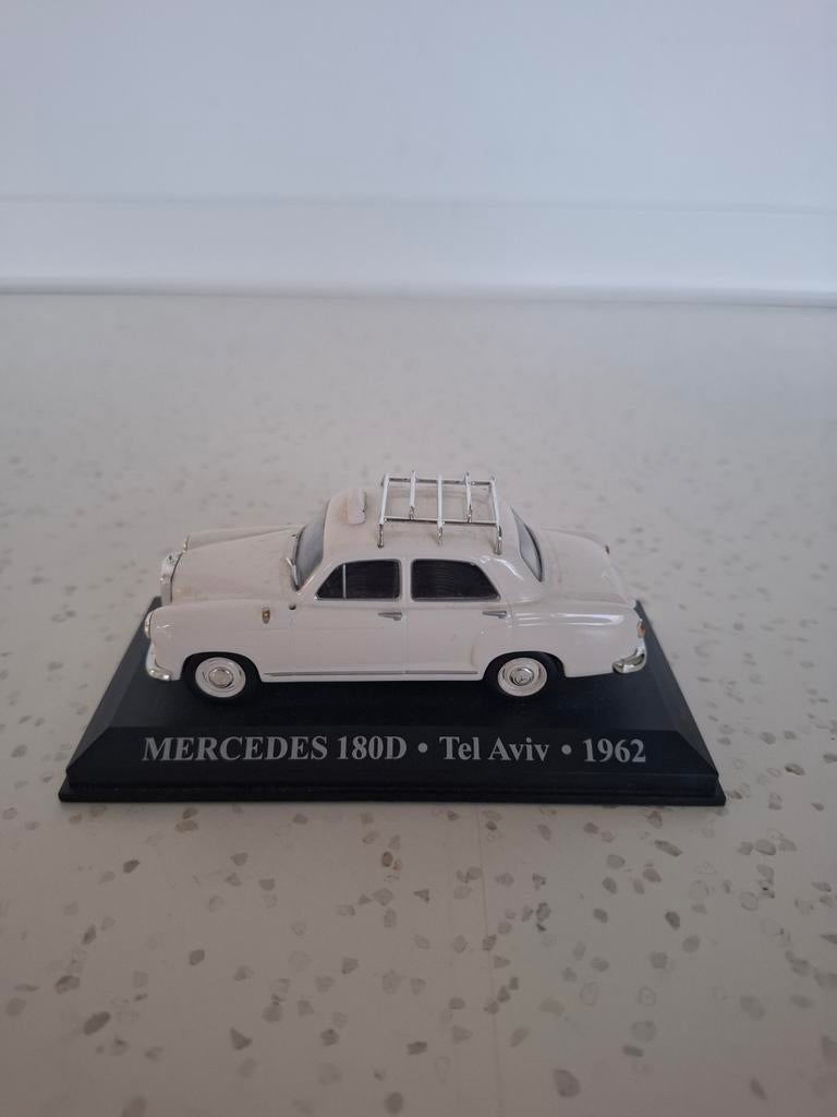 Mercedes 180D modelautotje, Hobby en Vrije tijd, Modelauto's | 1:5 tot 1:12, Ophalen