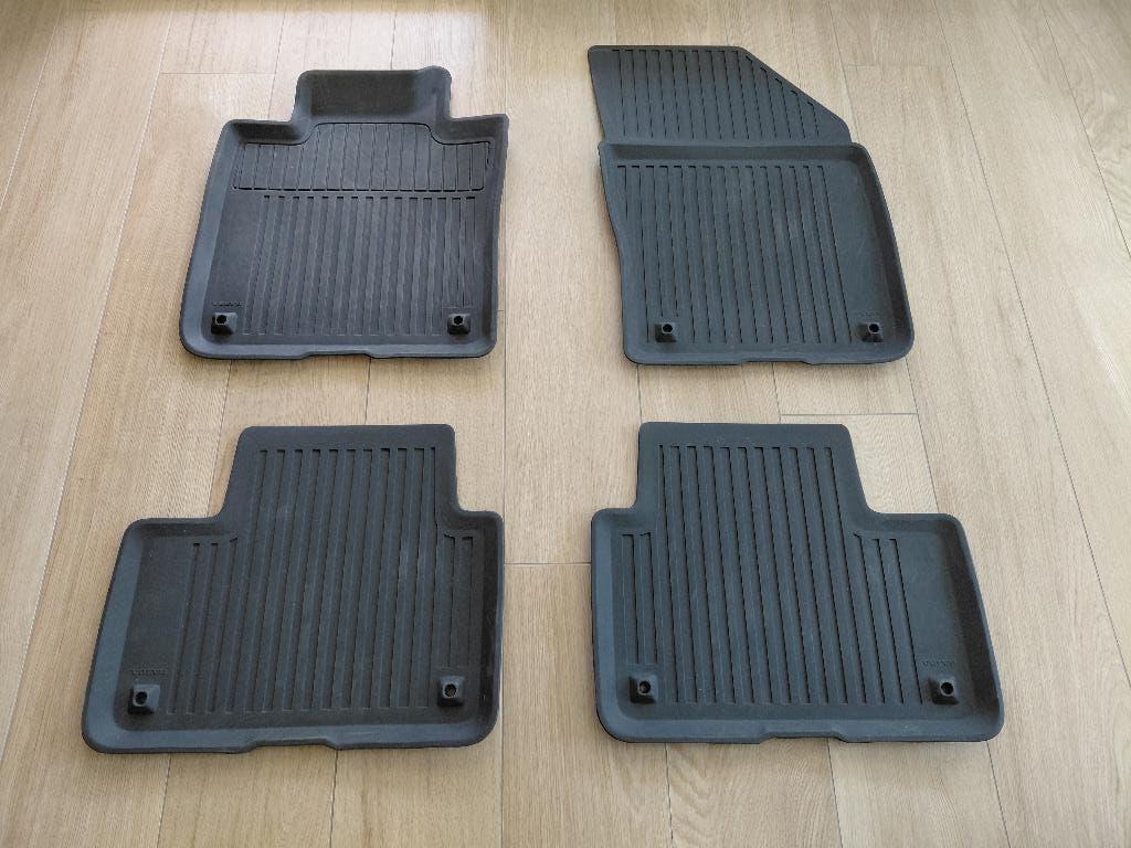 originele rubber matten Volvo V60 11/2024, Ophalen, Zo goed als nieuw