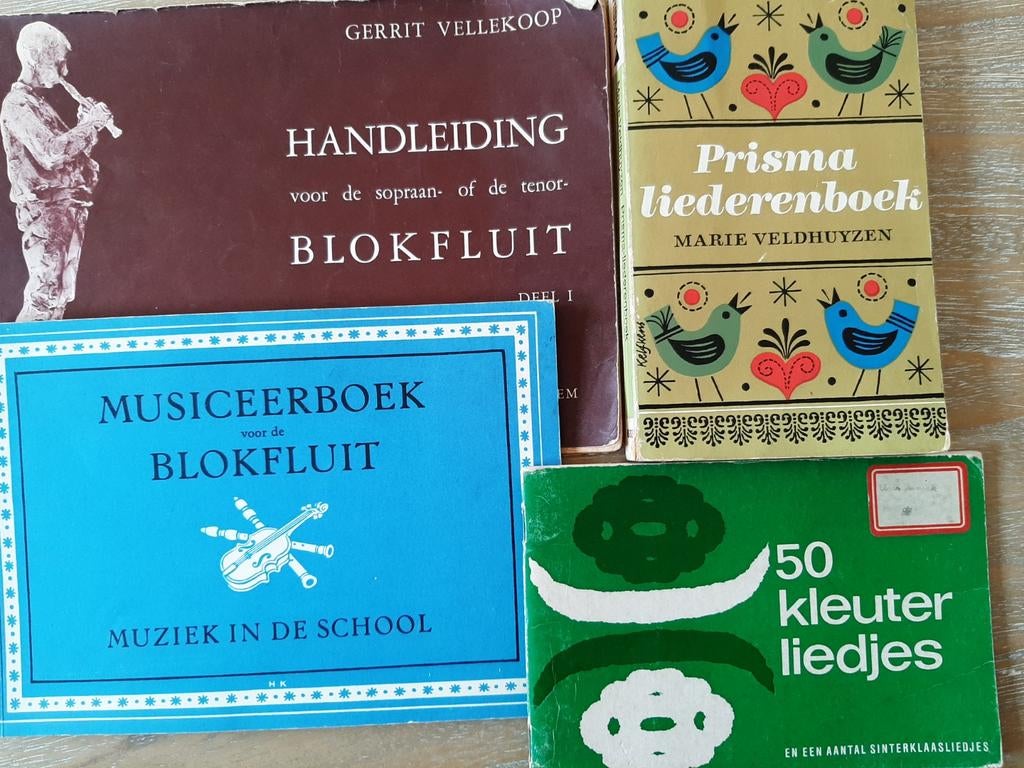 4 oude muziekboekjes met prachtige illustraties, Musique & Instruments, Musiques & Instruments Autre, Enlèvement