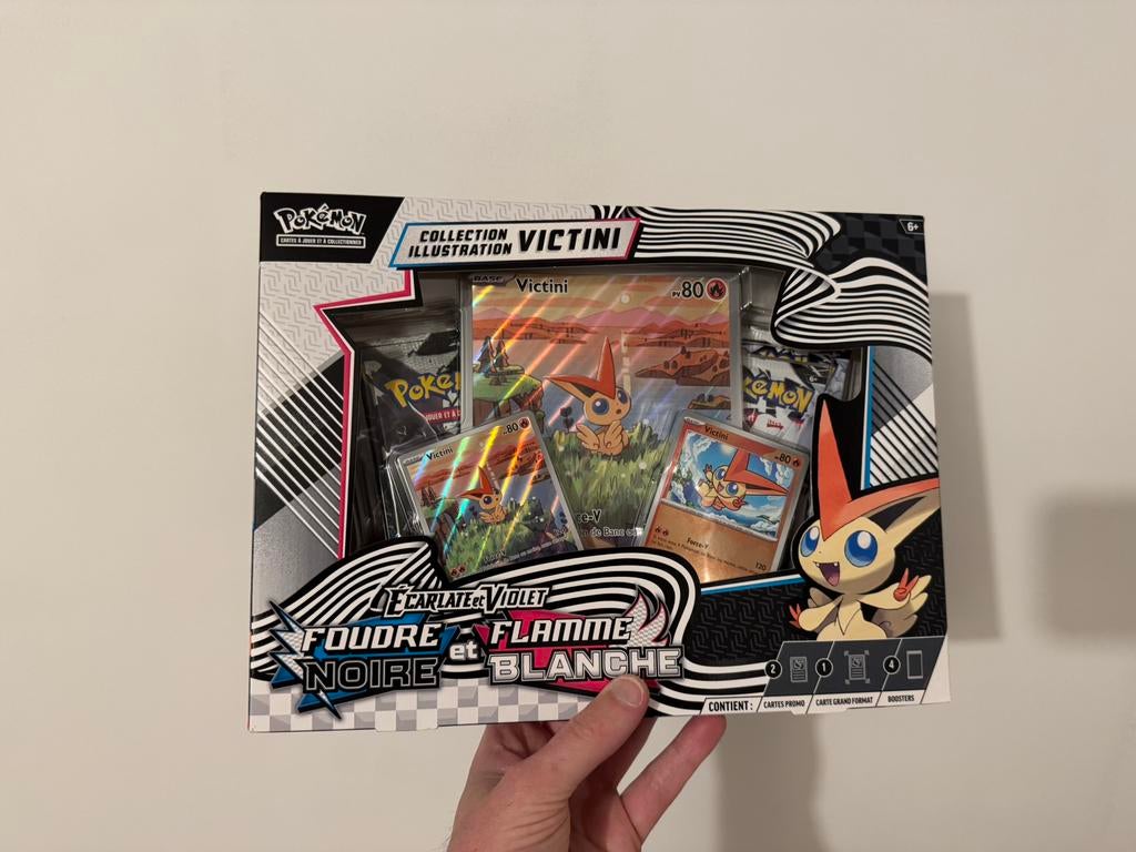 Collection Illustration Victini, Hobby & Loisirs créatifs, Enlèvement ou Envoi, Neuf, Booster box