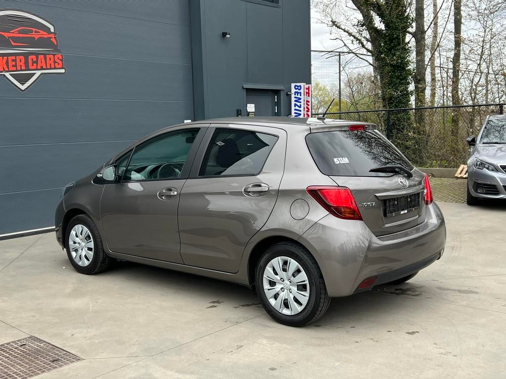 Toyota Yaris 1.33i VVT-i Navigatie Airco EURO6B, Autos, Toyota, Argent ou Gris, Euro 6, Entreprise, Boîte manuelle