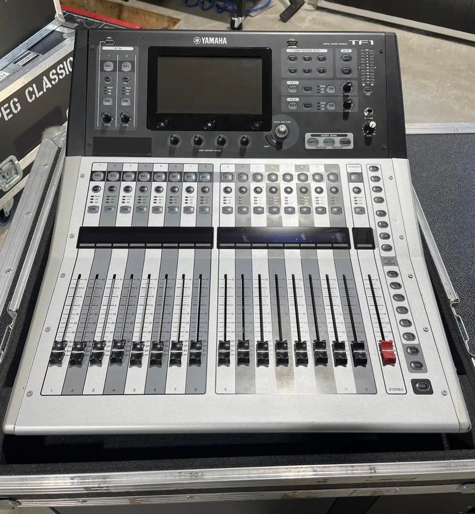 Yamaha TF1 Digital Mixing Console + Dante Card + Flight Case, Ophalen, Zo goed als nieuw