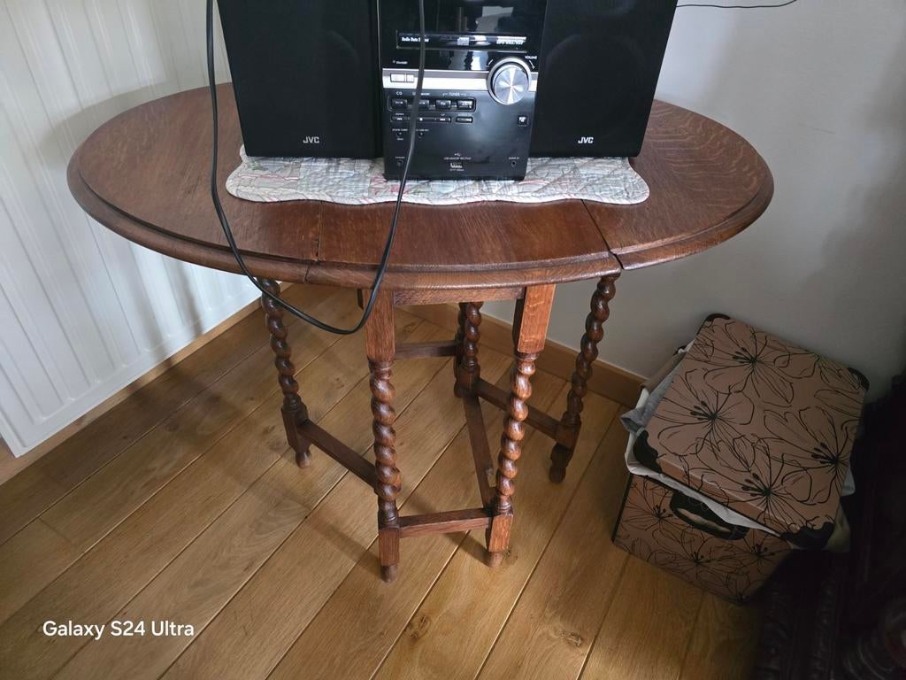 Antieke tafeltje. ZONDER DE RADIO, Antiek en Kunst, Ophalen