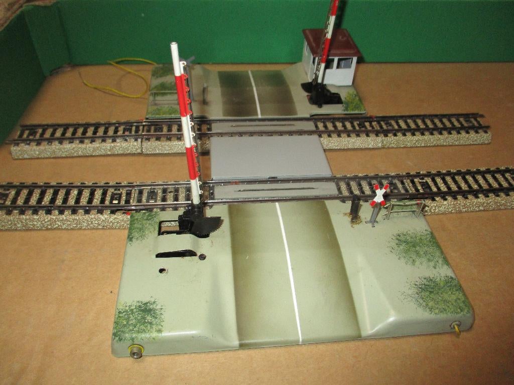 Marklin passage a niveau 2 voies, Hobby & Loisirs créatifs, Trains miniatures | HO, Enlèvement ou Envoi, Utilisé, Rails, Märklin