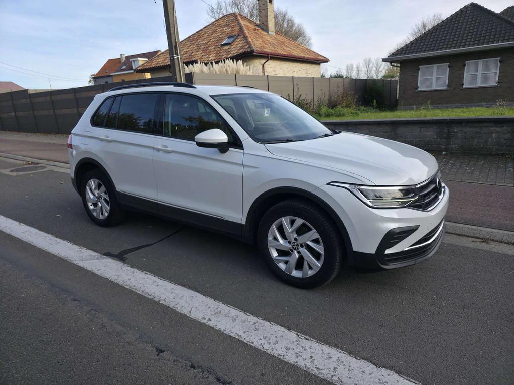 Volkswagen Tiguan 2.0 TDi SCR 4Motion Life Business DSG 1E, Auto's, Automaat, Stof, Gebruikt, 4 cilinders