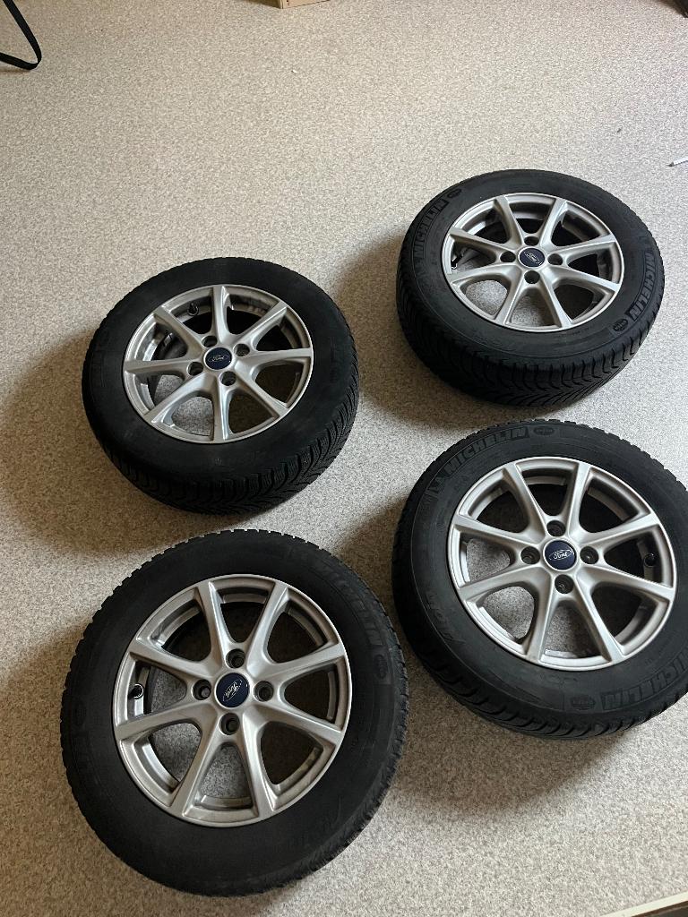 Velgen + banden ford 195/60/15, Auto-onderdelen, Banden en Velgen, Ophalen, Gebruikt, 15 inch, Winterbanden