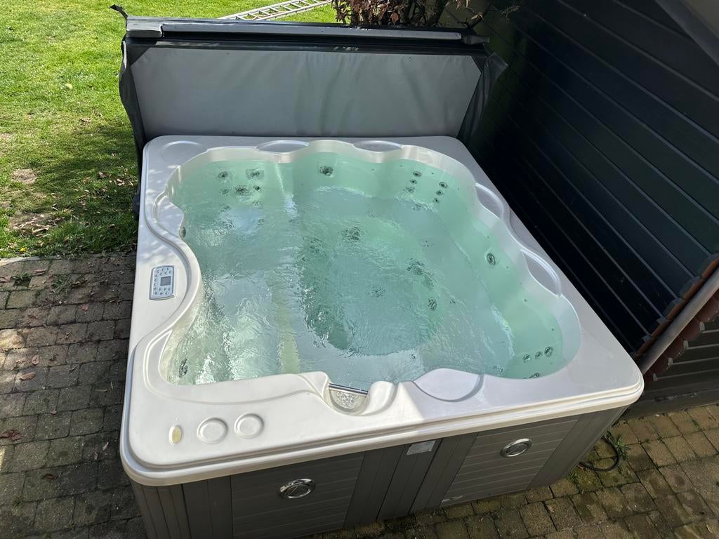 Jacuzzi mona lisa, Tuin en Terras, Bubbelbaden en Hottubs, Ophalen, Gebruikt, Trap, Vast