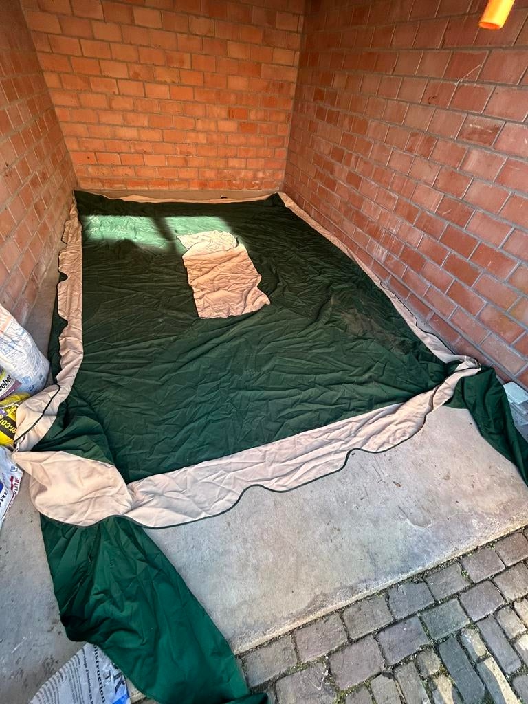 Party tent, Ophalen, Gebruikt