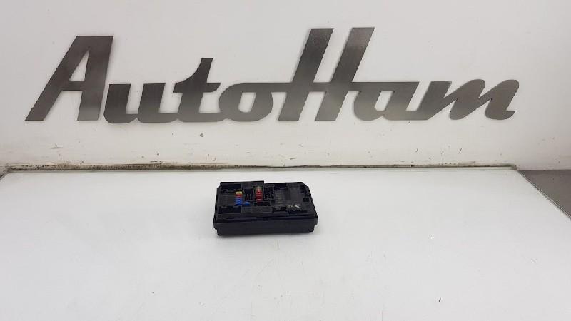 ZEKERINGKAST Nissan Micra (K14) (284B75RF0A), Auto-onderdelen, Elektronica en Kabels, Nissan, Gebruikt