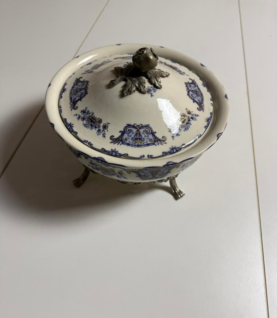 Vintage porseleinen soepterrine met zilveren onderstuk., Antiek en Kunst, Ophalen