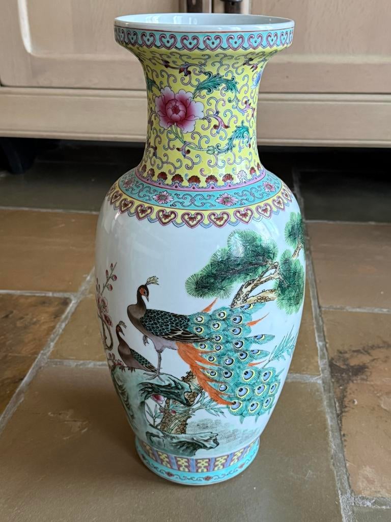 Grote Chinese vaas ~ famille rose ~ pauwen ~ 47 cm, Antiek en Kunst, Ophalen