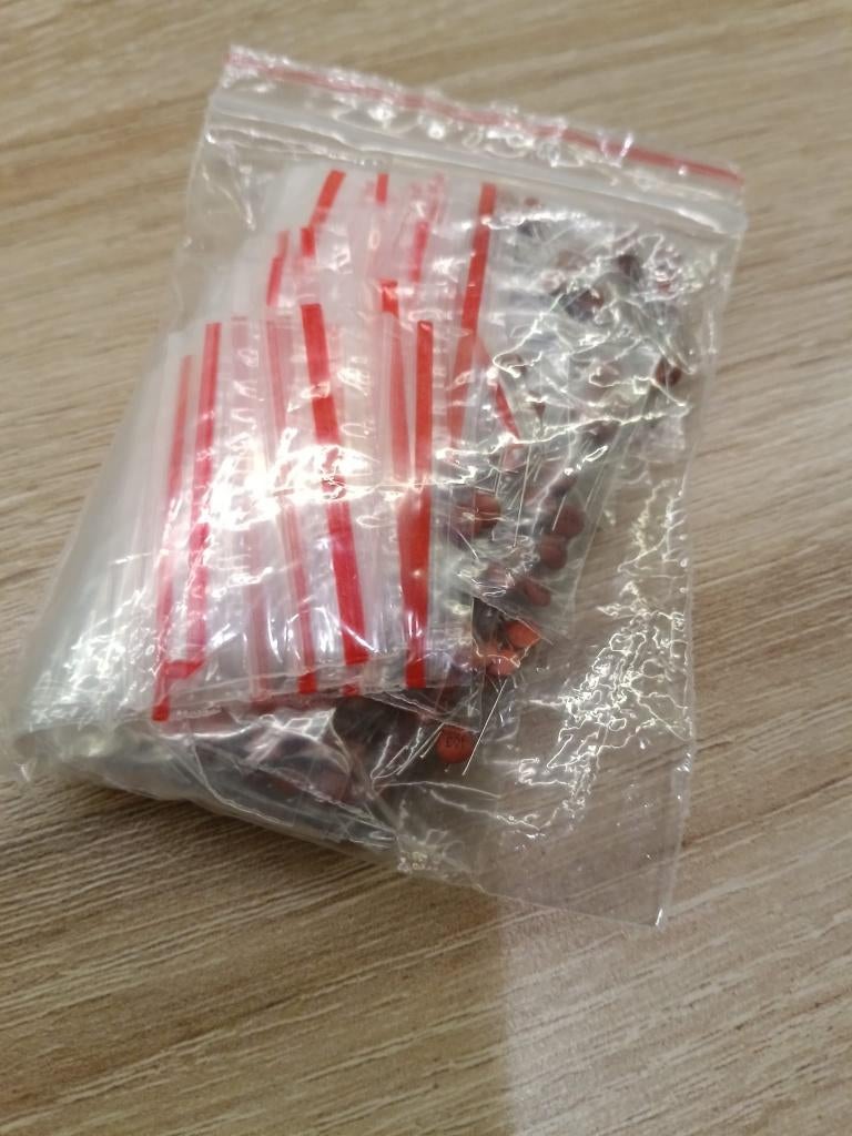 set met 30 verschillende ceramische condensatoren x10st=300, Hobby en Vrije tijd, Elektronica-componenten, Ophalen of Verzenden