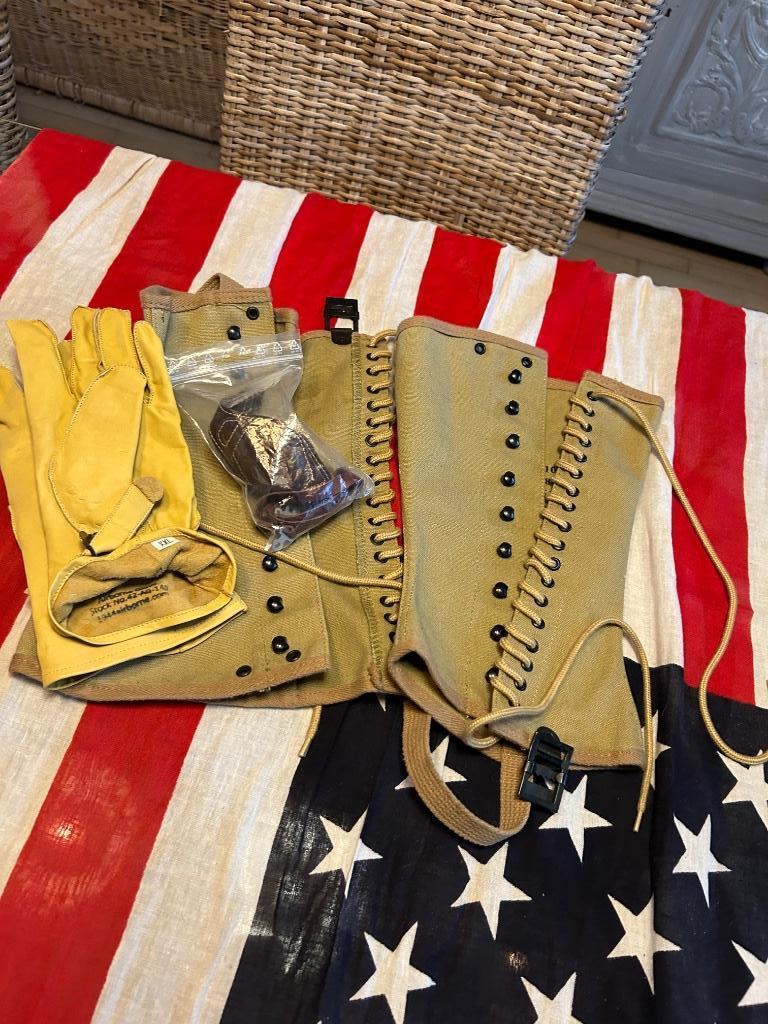 Beenkappen en handschoenen | Lederen horlogehoes, Verzamelen, Ophalen of Verzenden, Landmacht, Overige typen