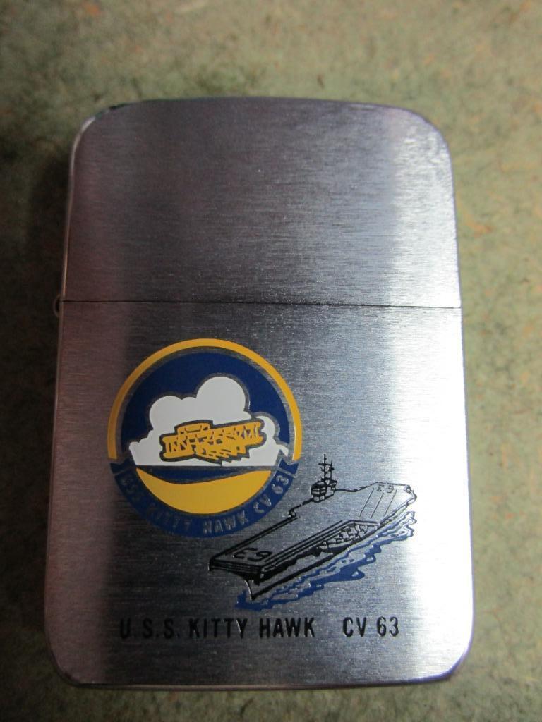 Nieuwe zippo van de USS Kitty hawk ., Collections, Enlèvement ou Envoi, Neuf, Briquet