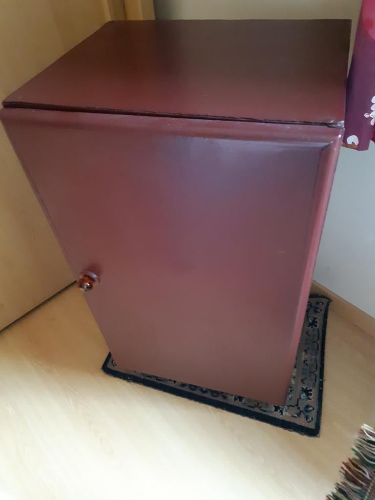 Boîte vernie rouge avec 2 parties., Maison & Meubles, Enlèvement, Utilisé