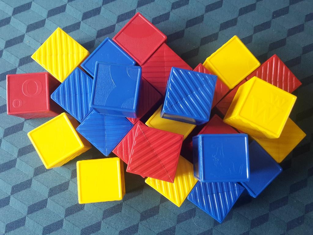 26 Vintage blokken van Tupperware, 1971, alfabet en prentjes, Enlèvement ou Envoi, Utilisé