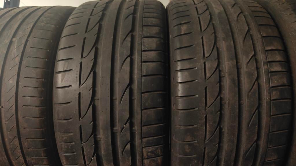 245/35r18 Bridgestone 245/35 r18 40€ l'unité avec assemblage, Enlèvement ou Envoi