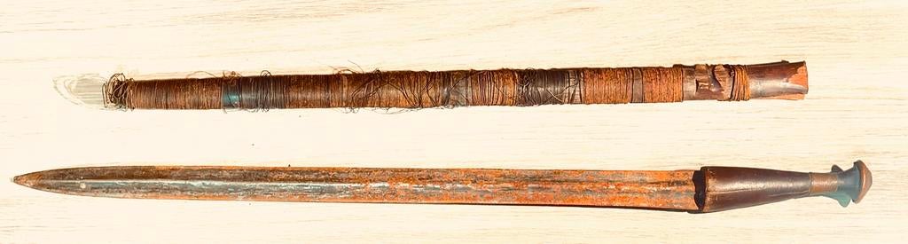 Épée VINTAGE, Congo, 63cm, Fourreau en bois, Legature en fil, Enlèvement ou Envoi