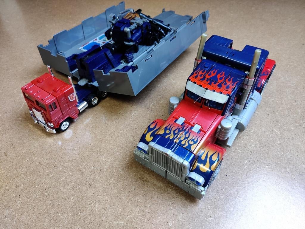 TRANSFORMERS OPTIMUS PRIME, Enlèvement ou Envoi, Comme neuf