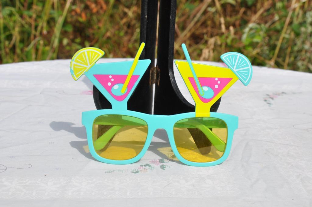 lunette de soleil de fantaisie ou deguisement, Autres marques, Enlèvement ou Envoi, Autres couleurs, Comme neuf