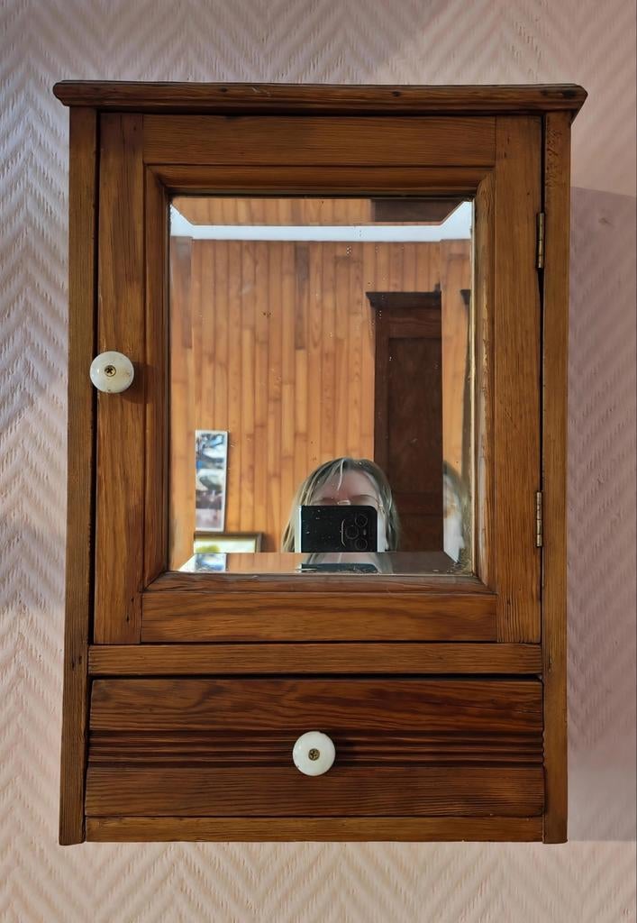 Armoire à pharmacie Art Deco, Ophalen