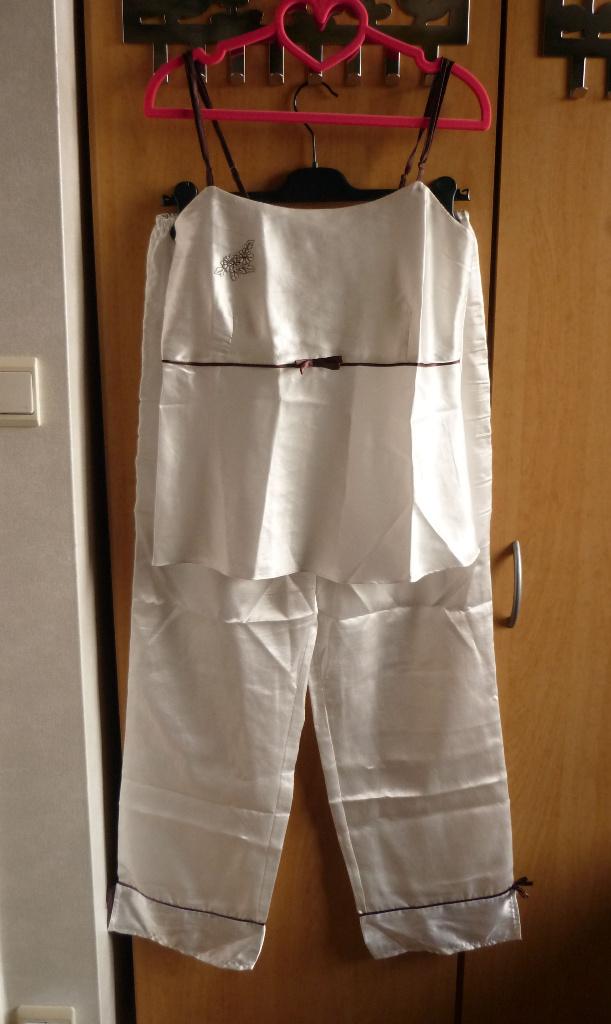 Witte satijnen pyjama set broek topje bruine afwerking Mt L, Enlèvement ou Envoi, Taille 42/44 (L)