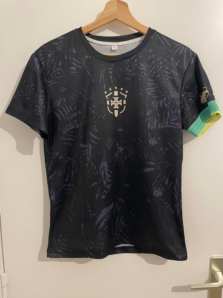 T-shirt noir inspiration football Brésil, Sports & Fitness, Football, Taille S, Enlèvement ou Envoi, Neuf, Maillot