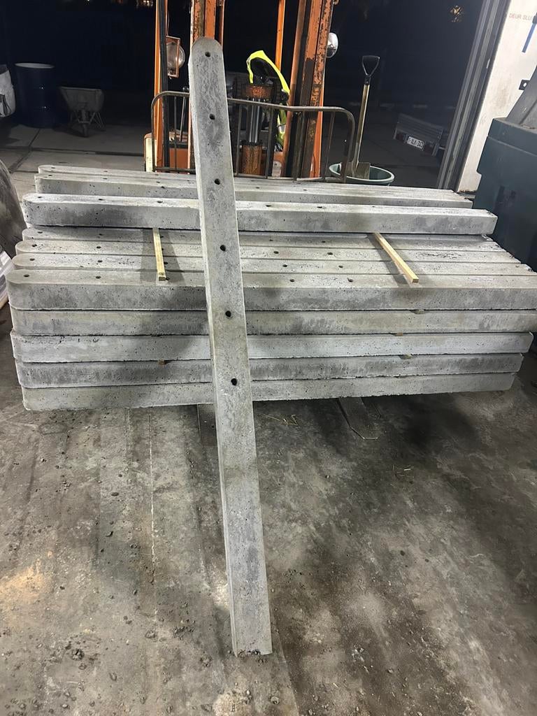 Poteau de prairie en béton 200 cm, Animaux & Accessoires, Bovins