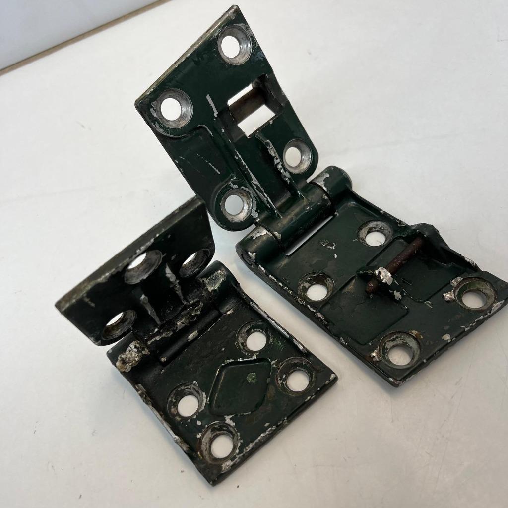 VW KG T14 door hinge left side 56 and up, Verzenden, Gebruikt