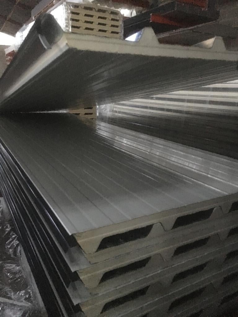 Sandwichdakplaten 3cm isolatie €26,50 m2 excl. btw, Doe-het-zelf en Bouw, Ophalen of Verzenden, Metaal