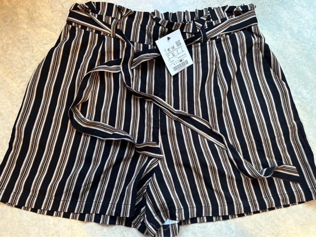 Nieuwe short van Pull & Bear, Kleding | Dames, Broeken en Pantalons, Verzenden, Nieuw