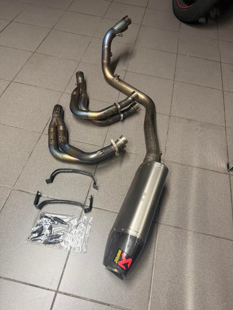 Akrapovic uitlaat ZONDER DB KILLER, Motoren, Ophalen, Gebruikt