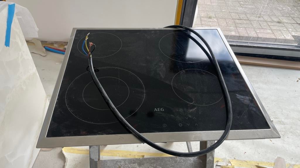 Kookplaat AEG, Elektronische apparatuur, Kookplaten, Ophalen, Keramisch, 4 kookzones, Zo goed als nieuw