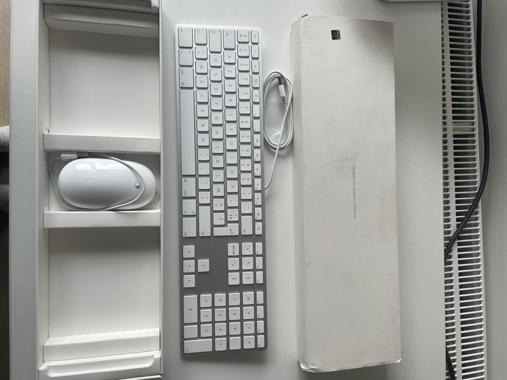 Clavier + souris Apple USB neuf, Neuf, Enlèvement ou Envoi, Azerty, Filaire