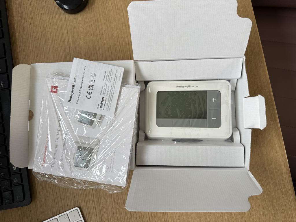 Thermostaat Honeywell T4 1-DAY, Doe-het-zelf en Bouw, Thermostaten, Ophalen, Nieuw