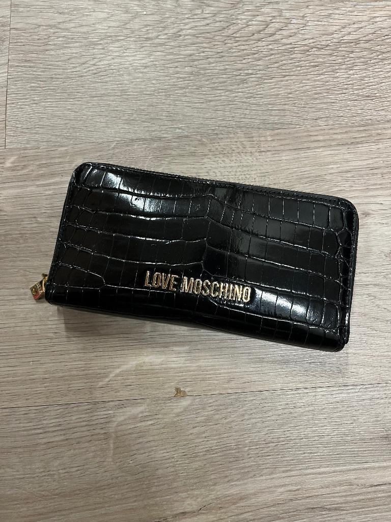 Portefeuille love Moschino, Handtassen en Accessoires, Portemonnees, Ophalen, Zo goed als nieuw, Zwart, Leder