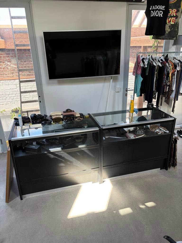 2 comptoirs vitrine magasin, Maison & Meubles, 100 à 150 cm, Enlèvement, Utilisé, 100 à 150 cm