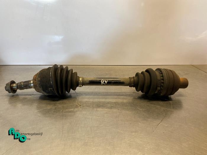 Aandrijfas rechts-voor van een Opel Zafira B (Zafira B 05-), Auto-onderdelen, Gebruikt, -, -, Opel